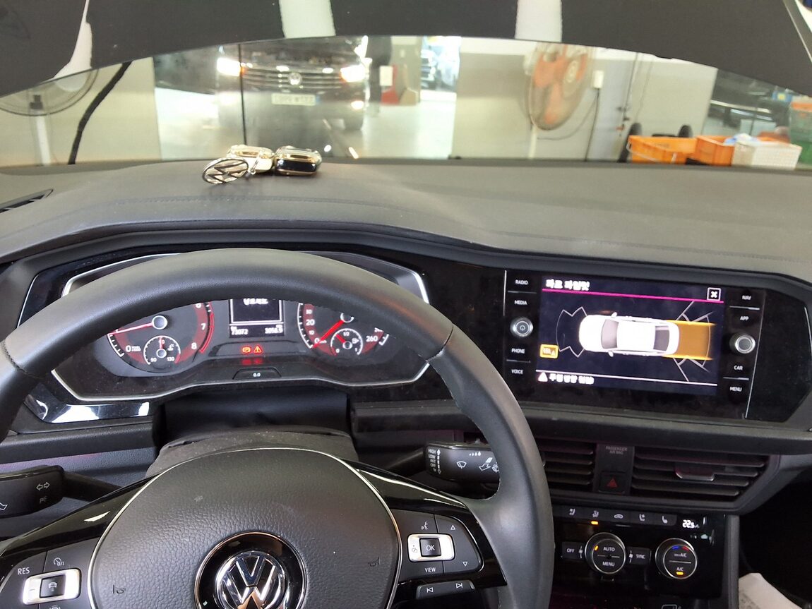 VOLKSWAGEN JETTA (7TH GEN) 1.4 TSI PREMIUM 2020 - zdjęcie 18