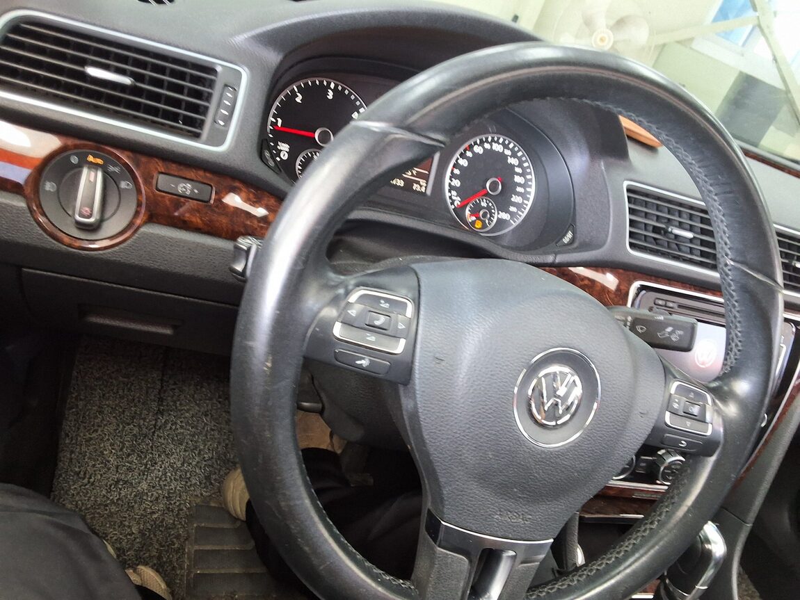 VOLKSWAGEN THE NEW PASSAT (7TH GEN) 2.0 TDI 2013 - zdjęcie 23