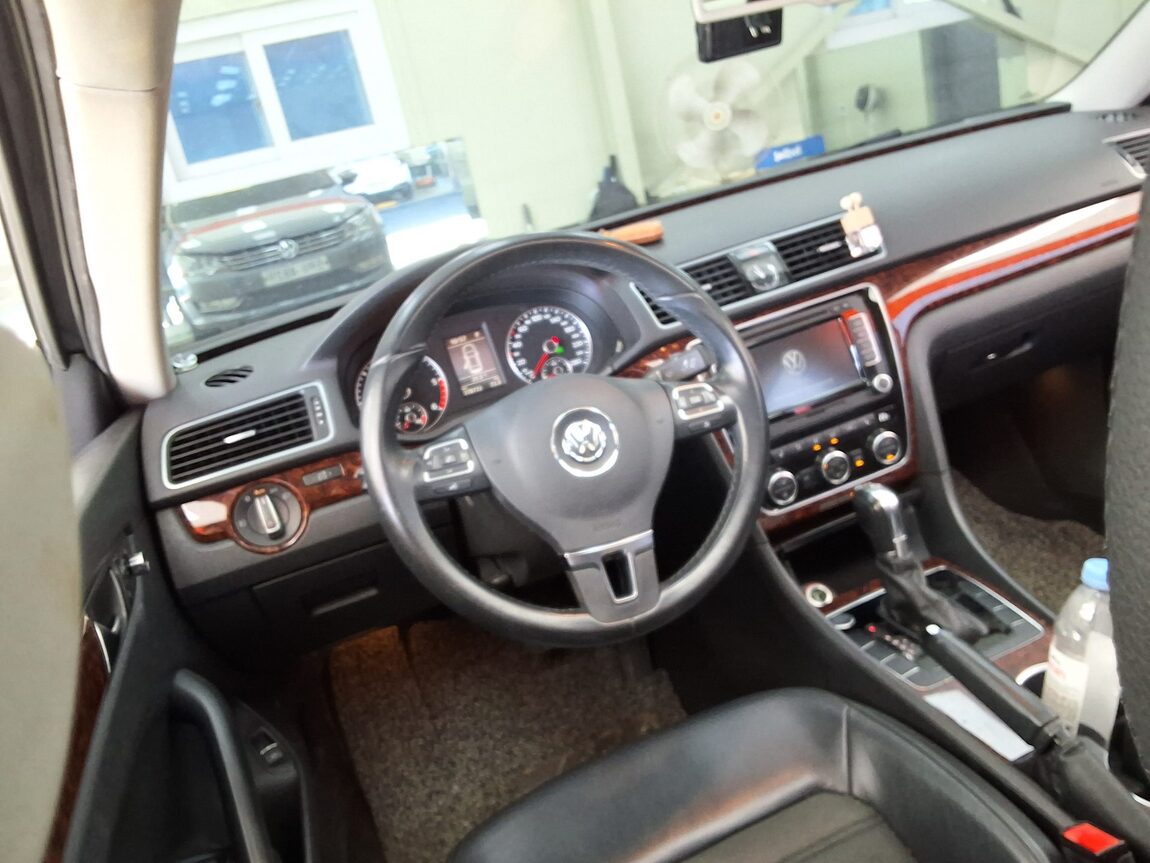 VOLKSWAGEN THE NEW PASSAT (7TH GEN) 2.0 TDI 2013 - zdjęcie 12