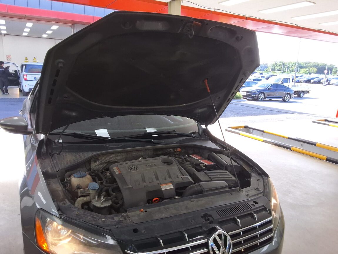 VOLKSWAGEN THE NEW PASSAT (7TH GEN) 2.0 TDI 2013 - zdjęcie 18