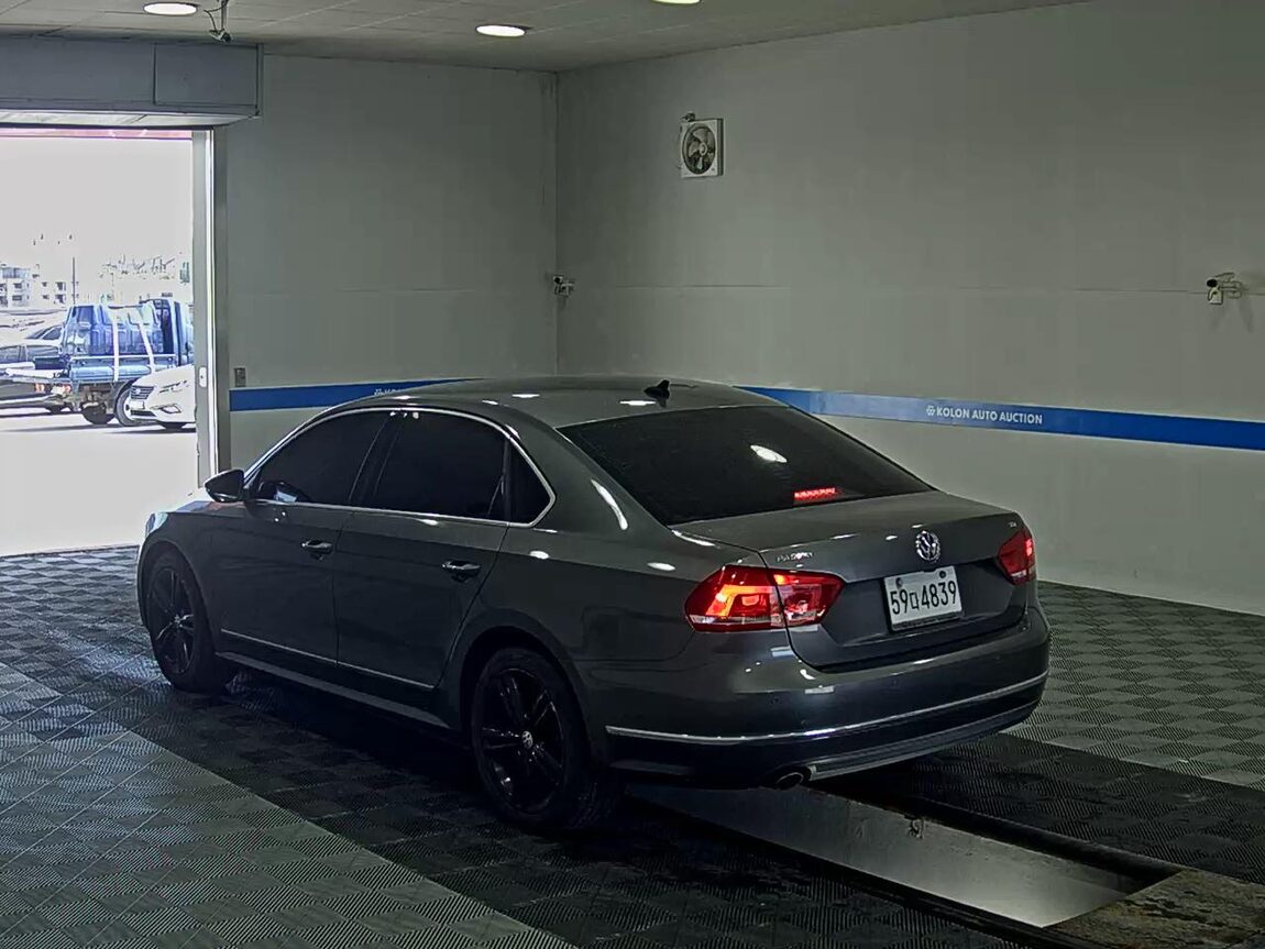 VOLKSWAGEN THE NEW PASSAT (7TH GEN) 2.0 TDI 2013 - zdjęcie 6
