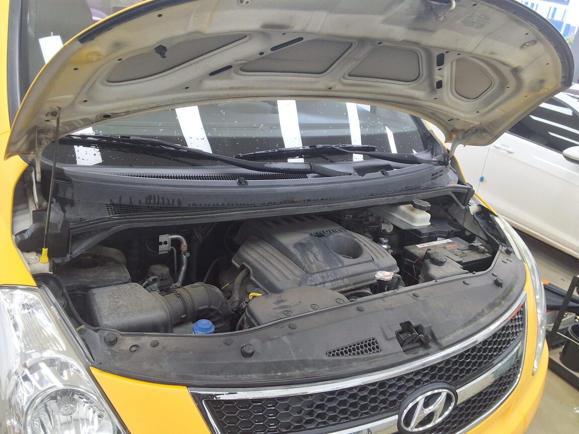 HYUNDAI GRAND STAREX 12-SEATER DIESEL CVX DELUXE 2013 - zdjęcie 18