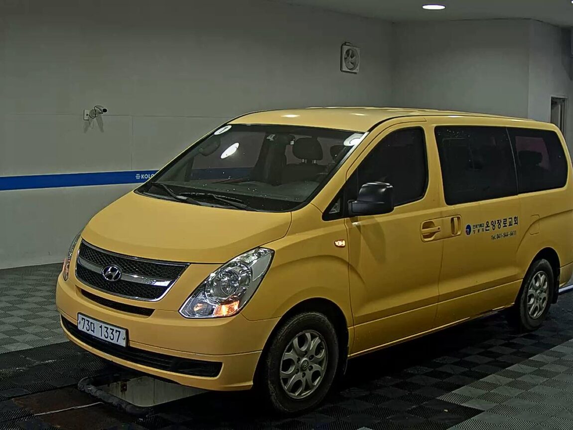 HYUNDAI GRAND STAREX 12-SEATER DIESEL CVX DELUXE 2013 - zdjęcie 2