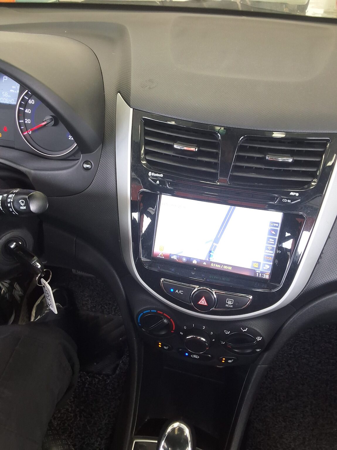 HYUNDAI NEW ACCENT 1.6 VGT MODERN 2014 - zdjęcie 17