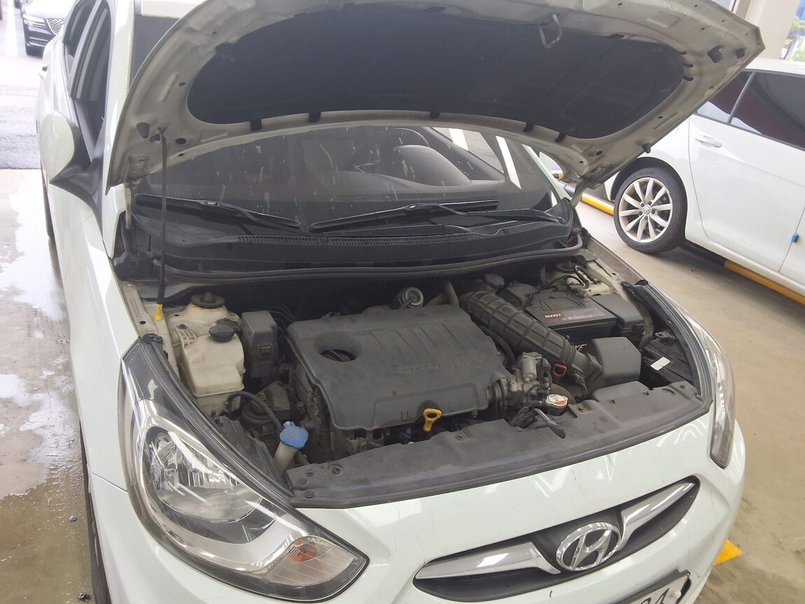 HYUNDAI NEW ACCENT 1.6 VGT MODERN 2014 - zdjęcie 19