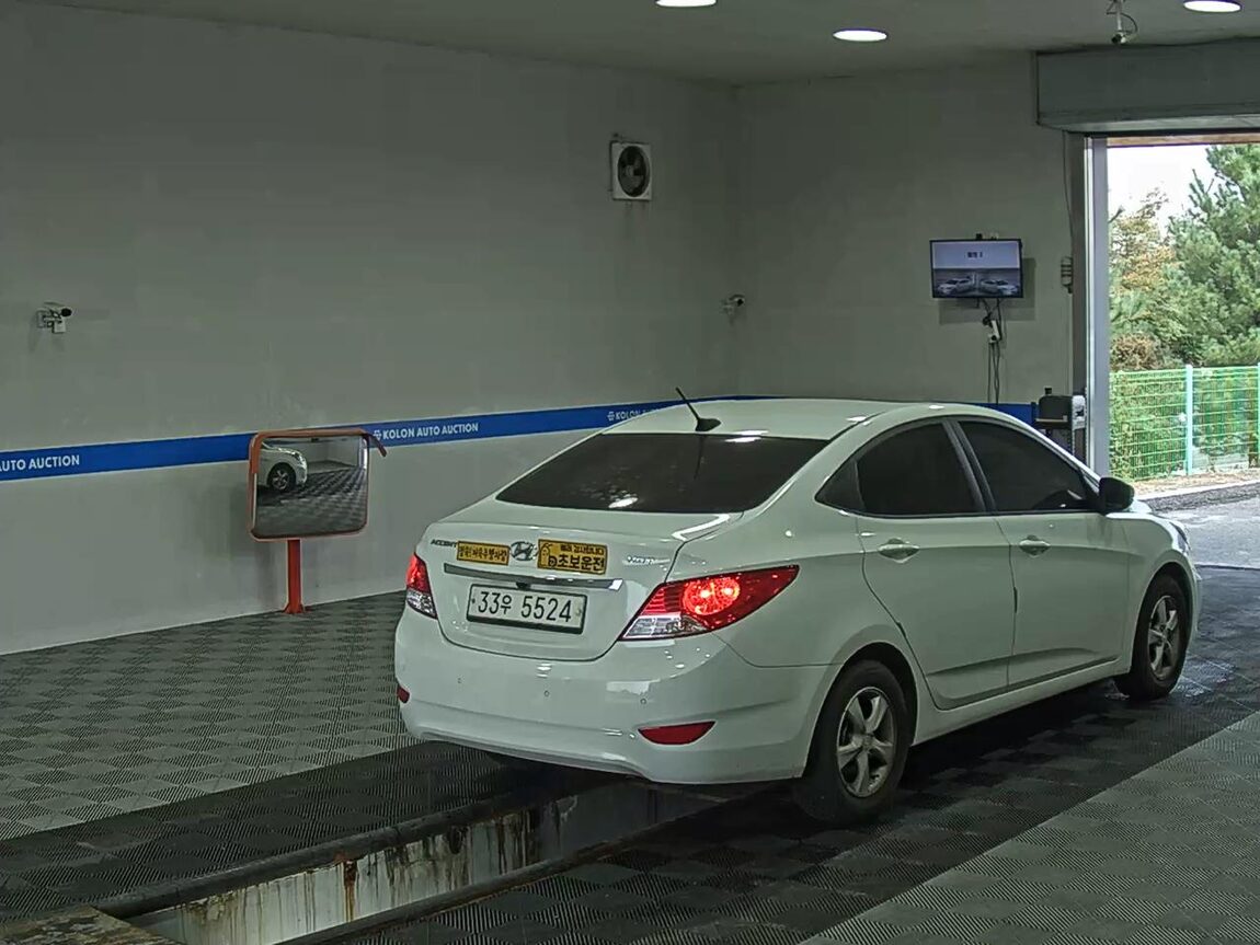 HYUNDAI NEW ACCENT 1.6 VGT MODERN 2014 - zdjęcie 5