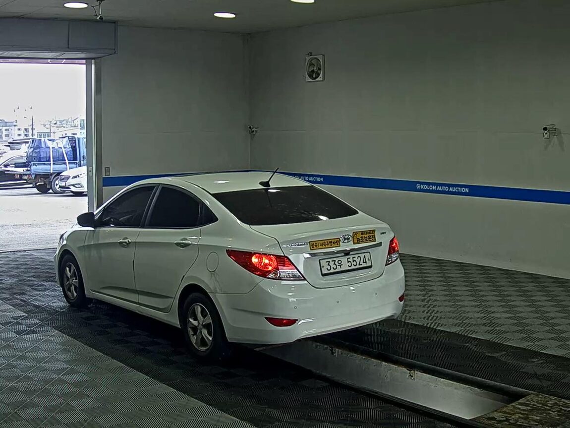 HYUNDAI NEW ACCENT 1.6 VGT MODERN 2014 - zdjęcie 6