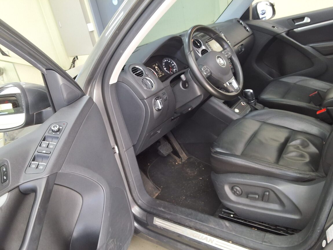 VOLKSWAGEN TIGUAN 2.0 TDI BLUEMOTION PREMIUM 2013 - zdjęcie 11
