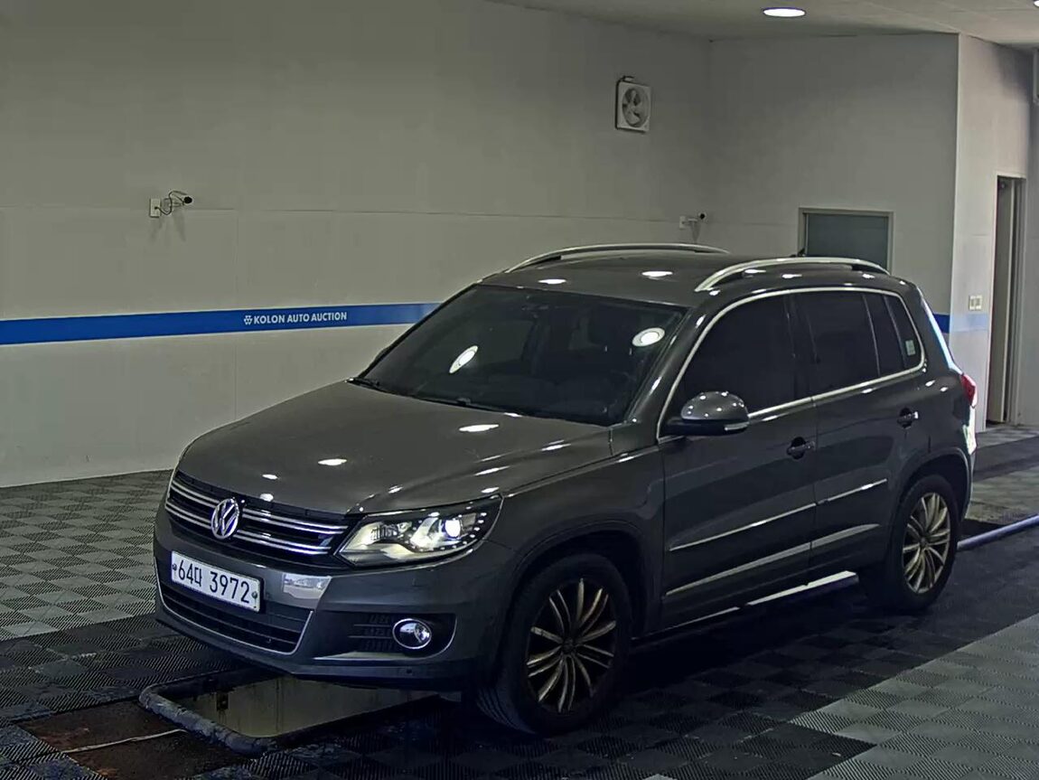 VOLKSWAGEN TIGUAN 2.0 TDI BLUEMOTION PREMIUM 2013 - zdjęcie 2