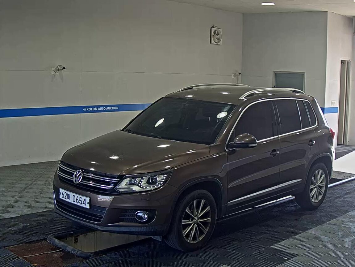 VOLKSWAGEN TIGUAN 2.0 TDI BLUEMOTION COMFORT 2014 - zdjęcie 2