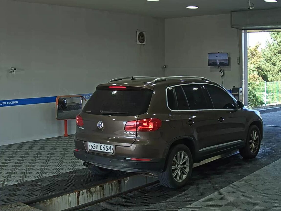 VOLKSWAGEN TIGUAN 2.0 TDI BLUEMOTION COMFORT 2014 - zdjęcie 5
