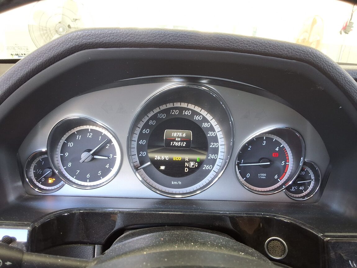 MERCEDES-BENZ E-CLASS (4TH GEN) E220 CDI AVANTGARDE 2013 - zdjęcie 9
