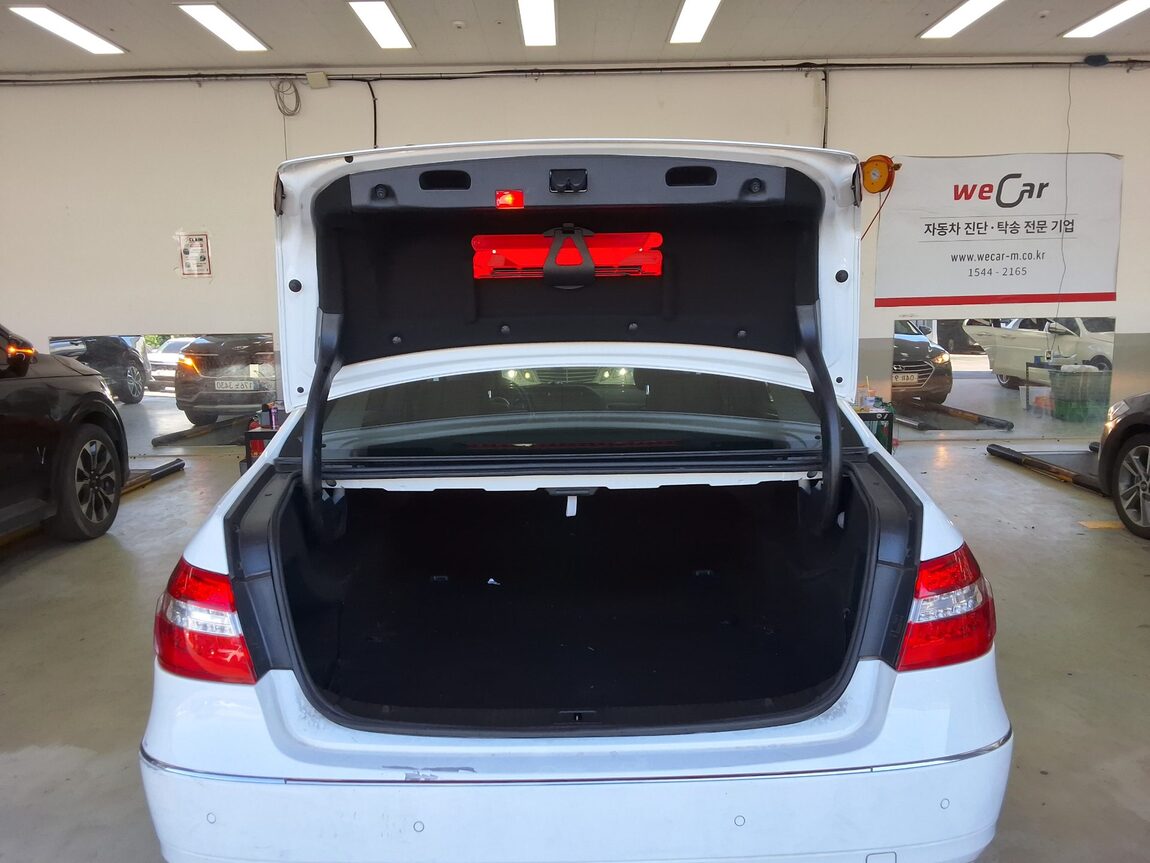 MERCEDES-BENZ E-CLASS (4TH GEN) E220 CDI AVANTGARDE 2013 - zdjęcie 15