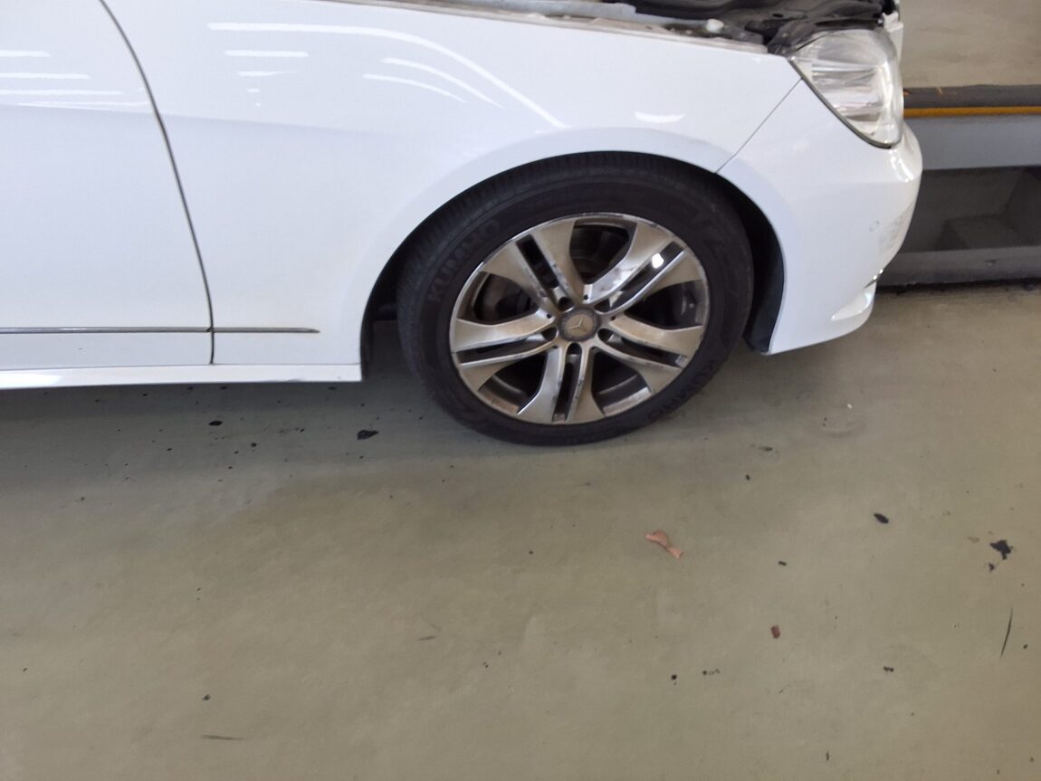 MERCEDES-BENZ E-CLASS (4TH GEN) E220 CDI AVANTGARDE 2013 - zdjęcie 23