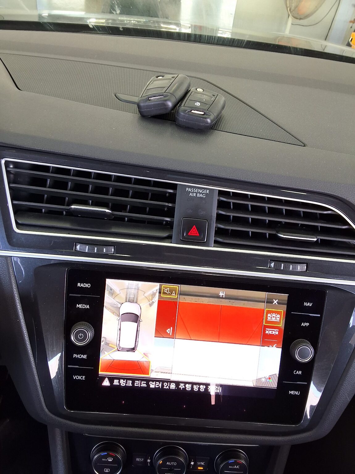 VOLKSWAGEN TIGUAN (2ND GEN) 2.0 TDI PRESTIGE 2020 - zdjęcie 19
