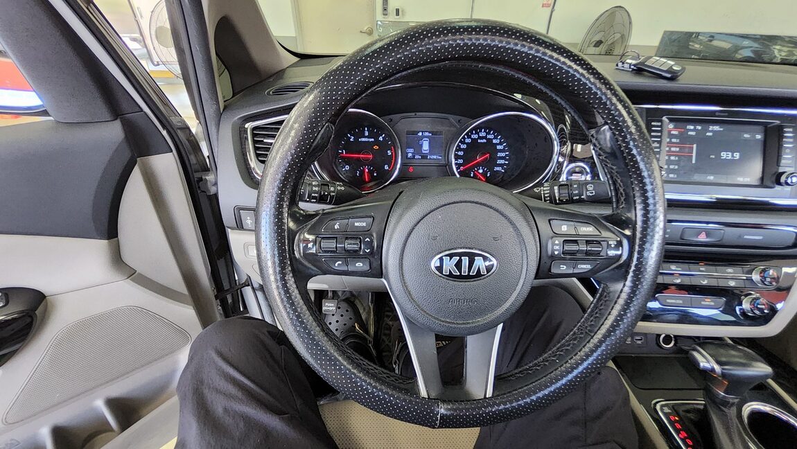 KIA THE NEW CARNIVAL 9-SEATER DIESEL PRESTIGE 2019 - zdjęcie 17