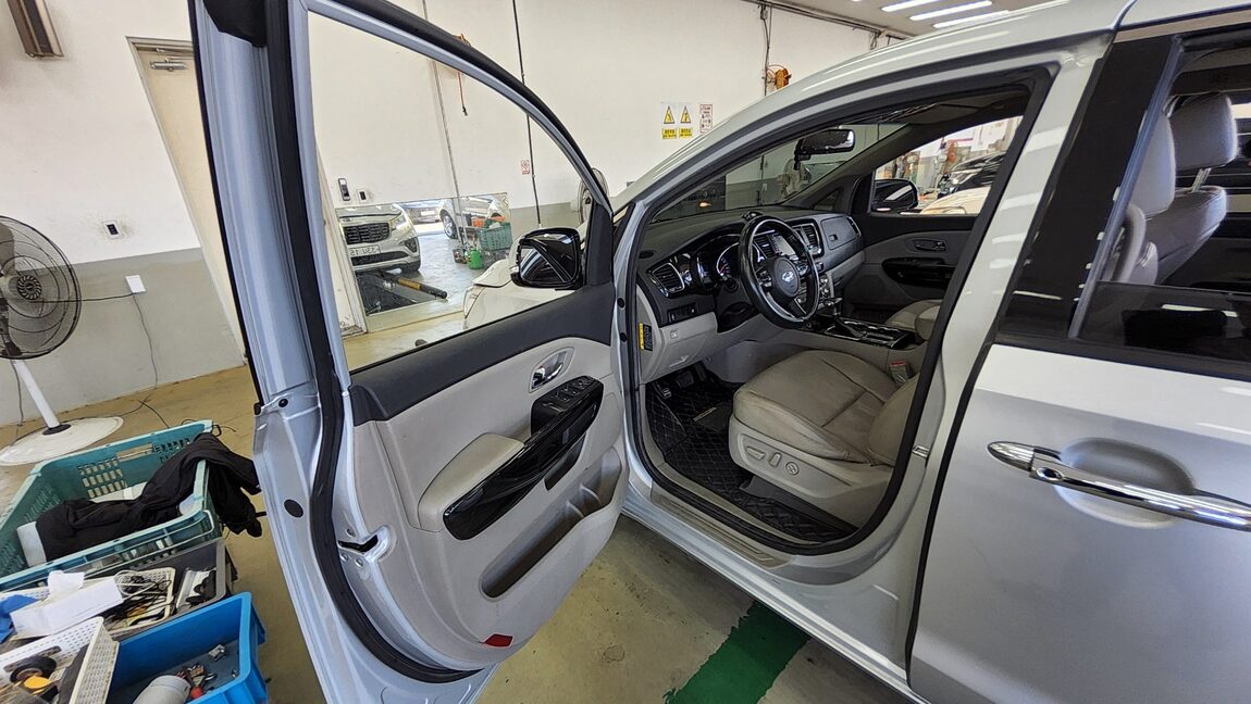 KIA THE NEW CARNIVAL 9-SEATER DIESEL PRESTIGE 2019 - zdjęcie 10