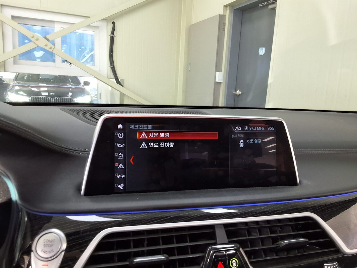 BMW 7 SERIES (6TH GEN) 730d xDRIVE M SPORT PACK 2018 - zdjęcie 26
