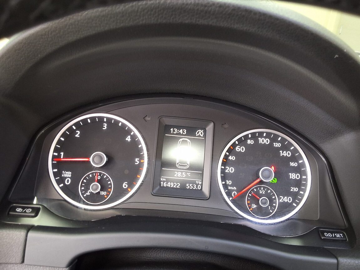 VOLKSWAGEN TIGUAN 2.0 TDI BLUEMOTION PREMIUM 2015 - zdjęcie 10