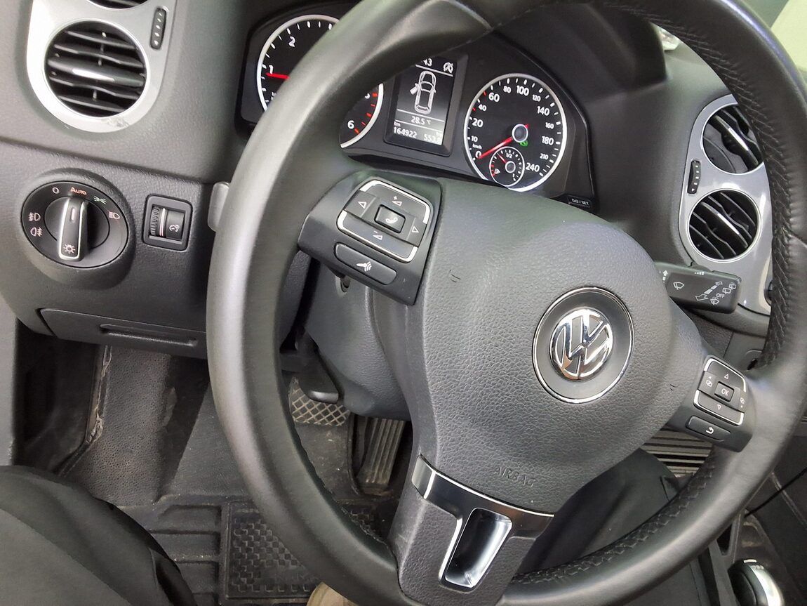 VOLKSWAGEN TIGUAN 2.0 TDI BLUEMOTION PREMIUM 2015 - zdjęcie 23