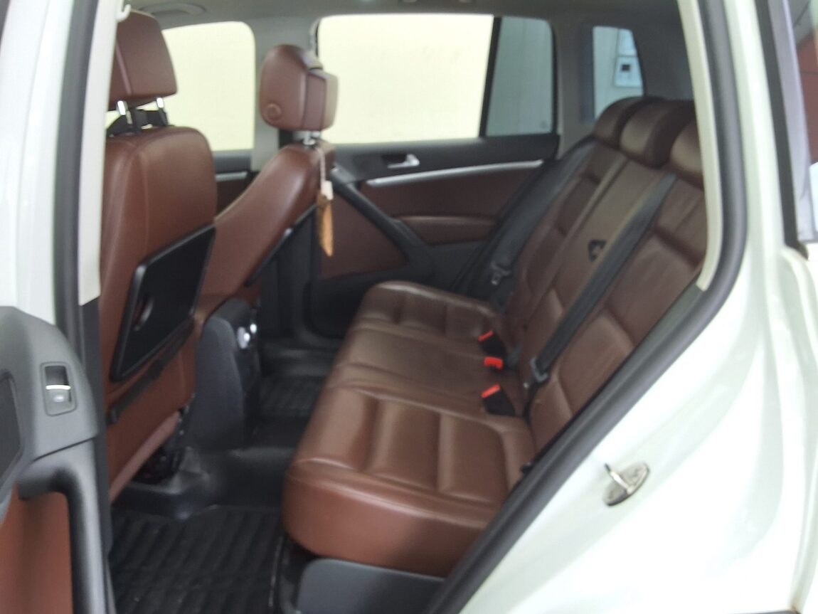 VOLKSWAGEN TIGUAN 2.0 TDI BLUEMOTION PREMIUM 2015 - zdjęcie 13