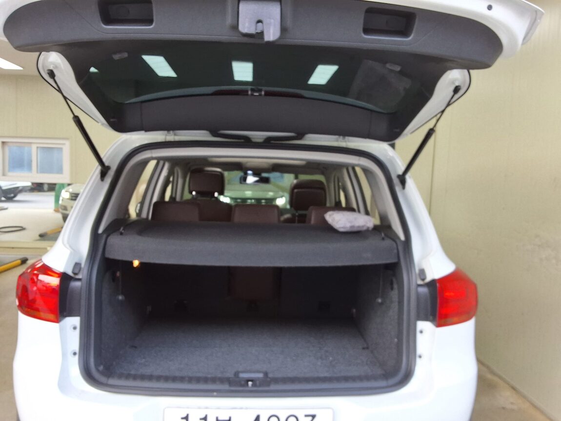 VOLKSWAGEN TIGUAN 2.0 TDI BLUEMOTION PREMIUM 2015 - zdjęcie 16