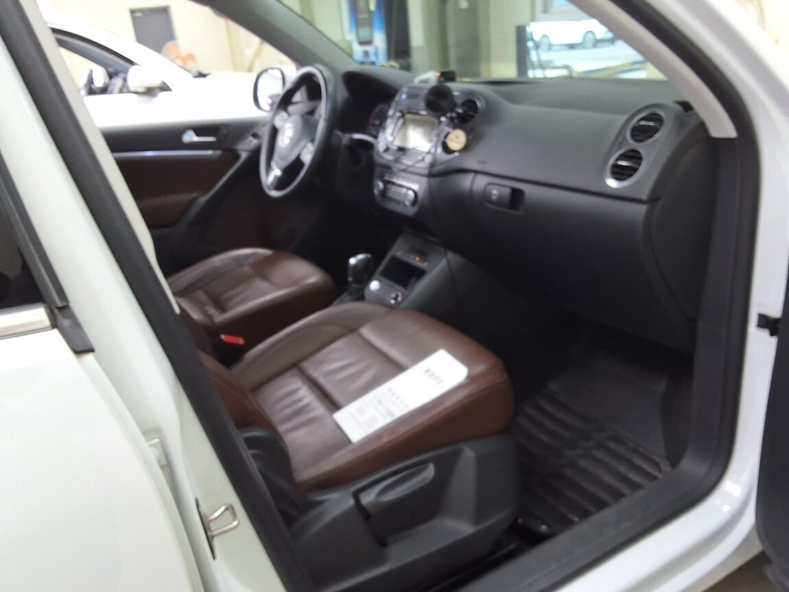 VOLKSWAGEN TIGUAN 2.0 TDI BLUEMOTION PREMIUM 2015 - zdjęcie 15