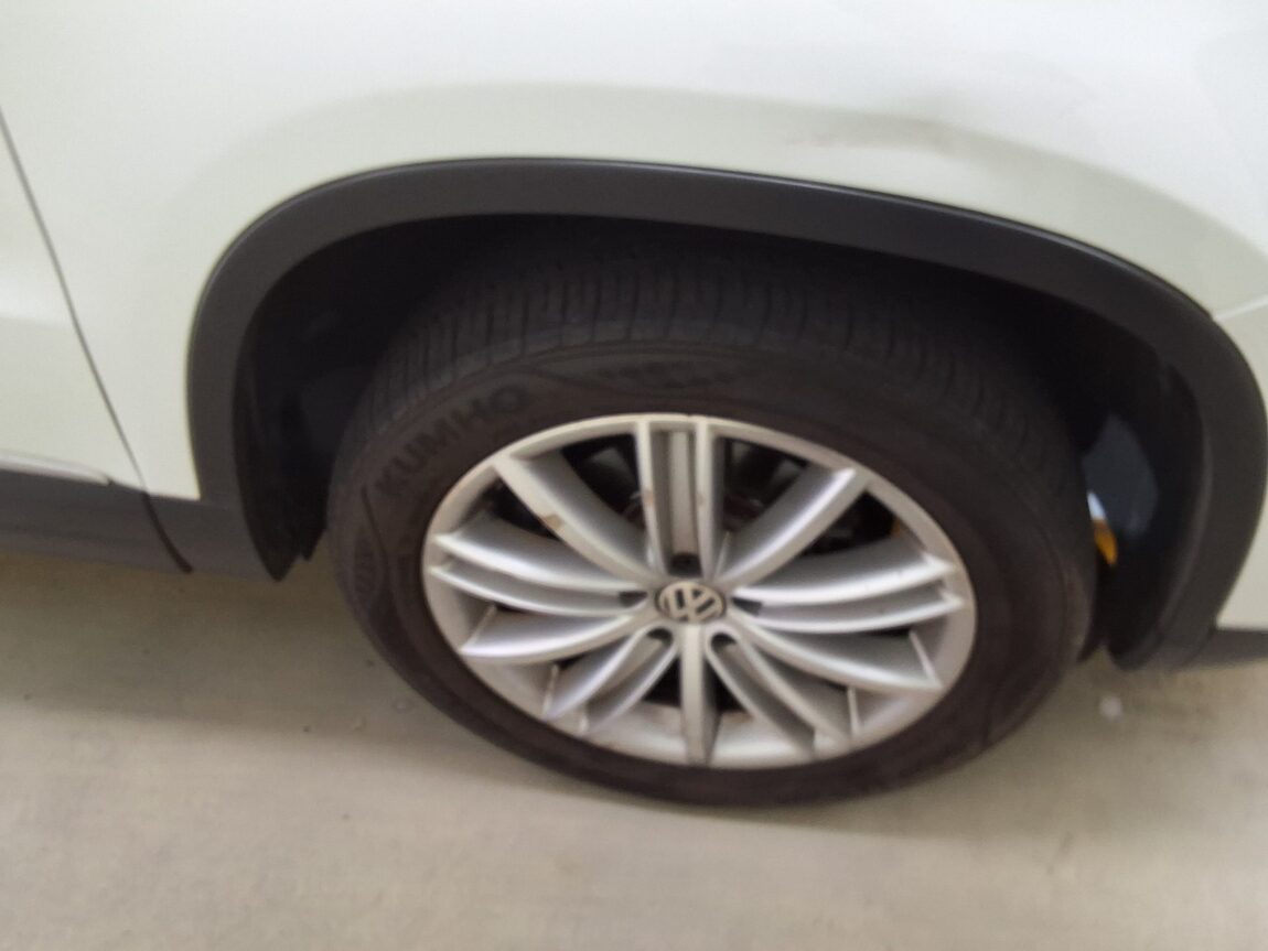 VOLKSWAGEN TIGUAN 2.0 TDI BLUEMOTION PREMIUM 2015 - zdjęcie 21