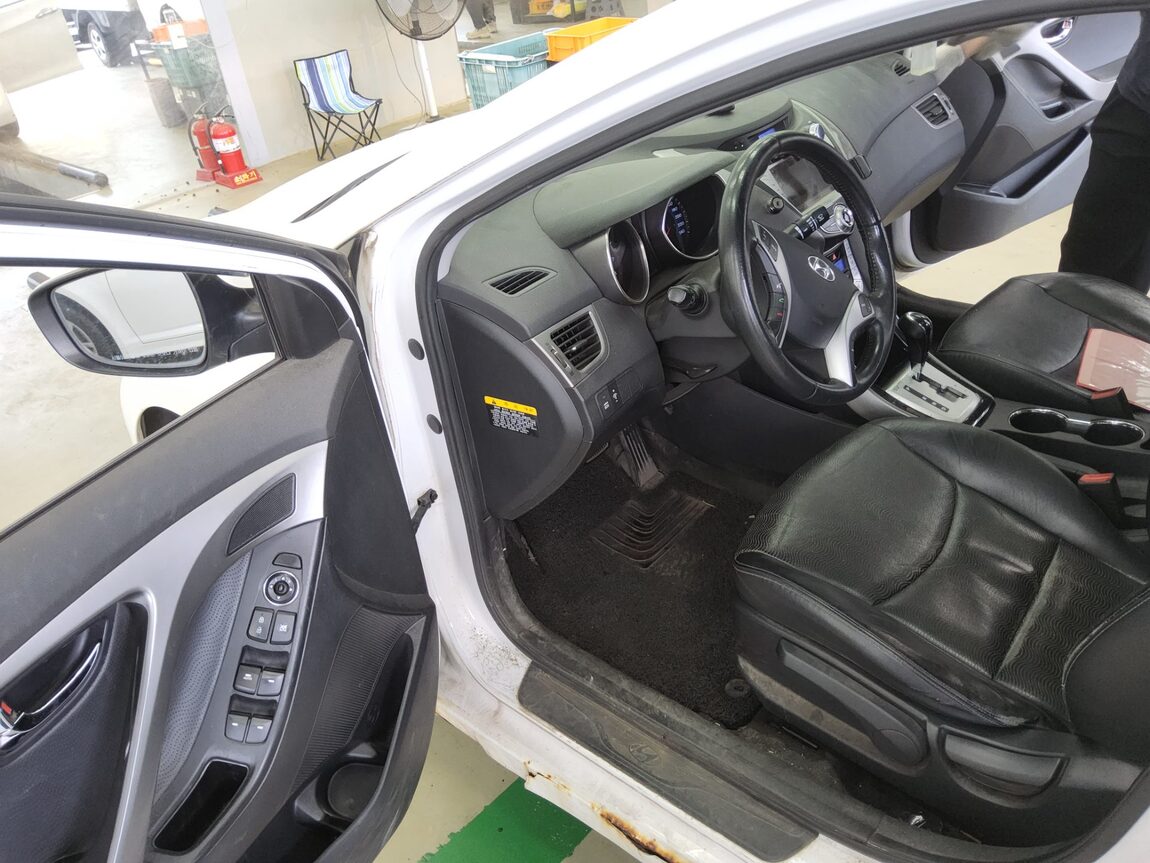 HYUNDAI AVANTE MD M16 GDi PREMIER 2012 - zdjęcie 10