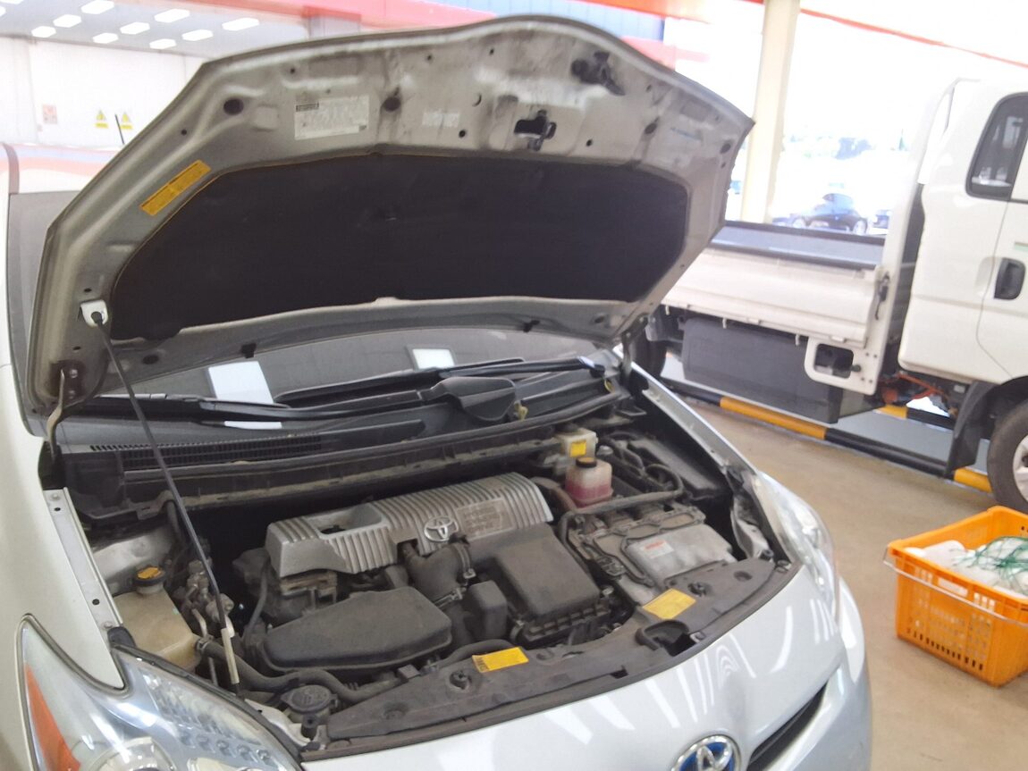 TOYOTA PRIUS (3RD GEN) 1.8 2011 - zdjęcie 18