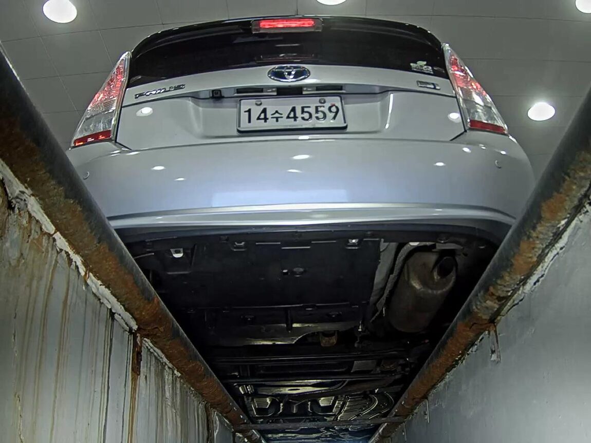 TOYOTA PRIUS (3RD GEN) 1.8 2011 - zdjęcie 8