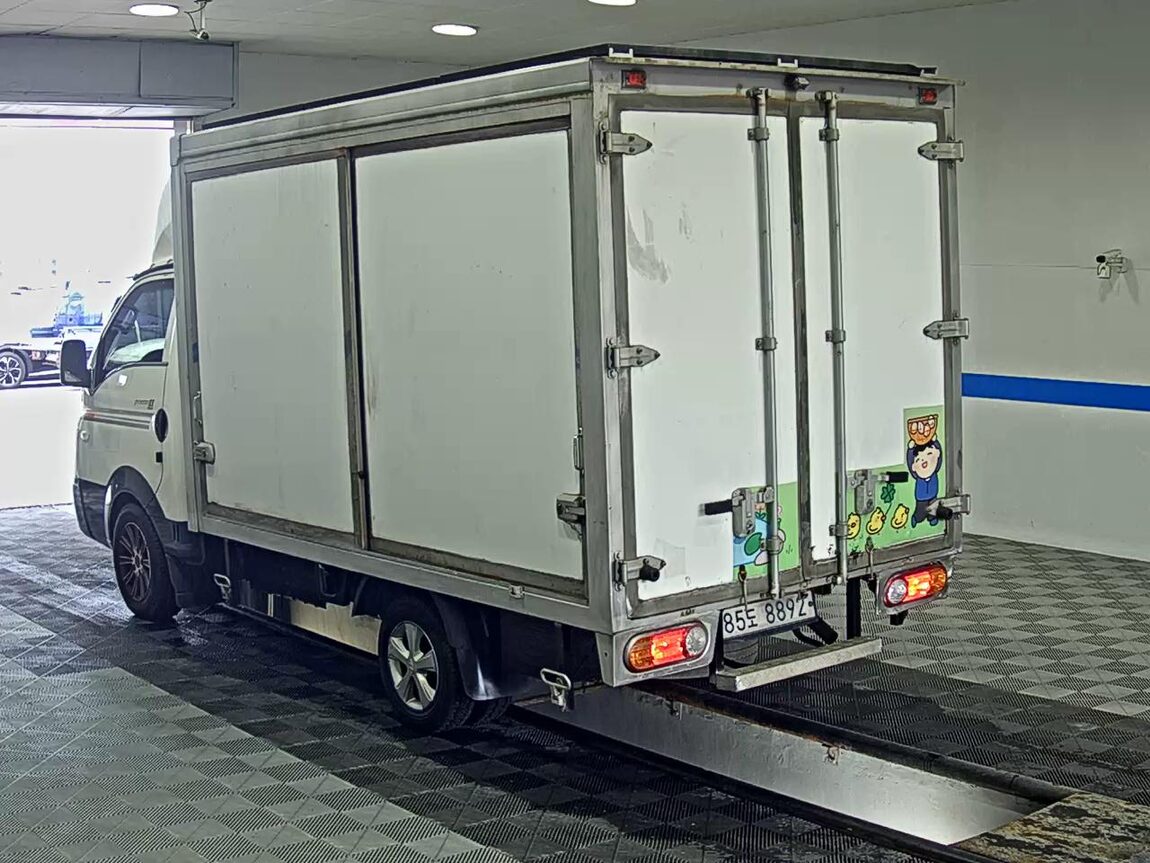 HYUNDAI PORTER II CRDi STANDARD CAB EXTRA LONG WHEELBASE GOLD 2016 - zdjęcie 6