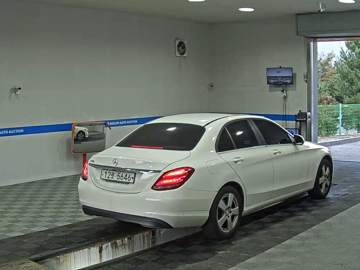 MERCEDES-BENZ C-CLASS (4TH GEN) C200 2016 - zdjęcie 5