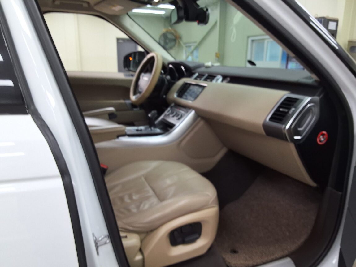 LAND ROVER RANGE ROVER SPORT (2ND GEN) 3.0 SDV6 HSE 2015 - zdjęcie 15