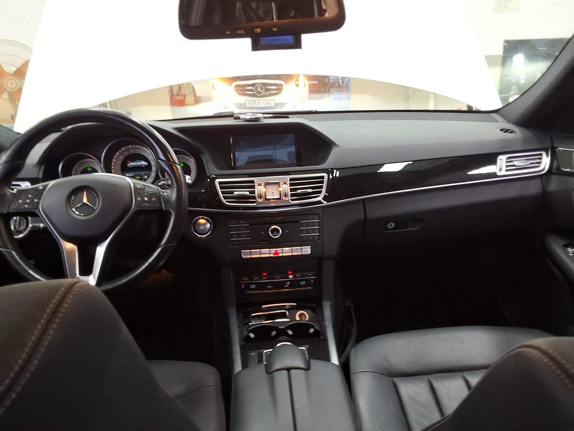 MERCEDES-BENZ E-CLASS (4TH GEN) E220 CDI BLUETEC AVANTGARDE SPORT 2016 - zdjęcie 11