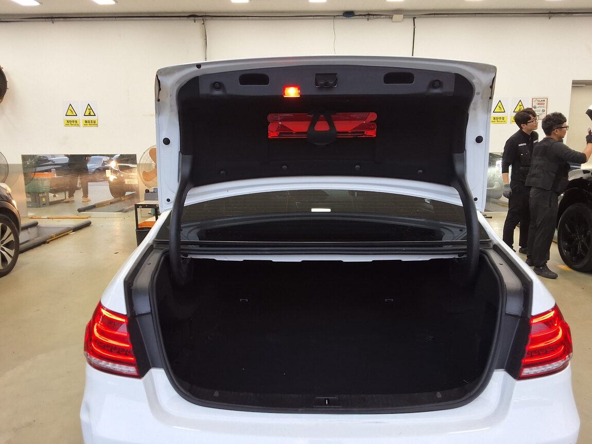 MERCEDES-BENZ E-CLASS (4TH GEN) E220 CDI BLUETEC AVANTGARDE SPORT 2016 - zdjęcie 15