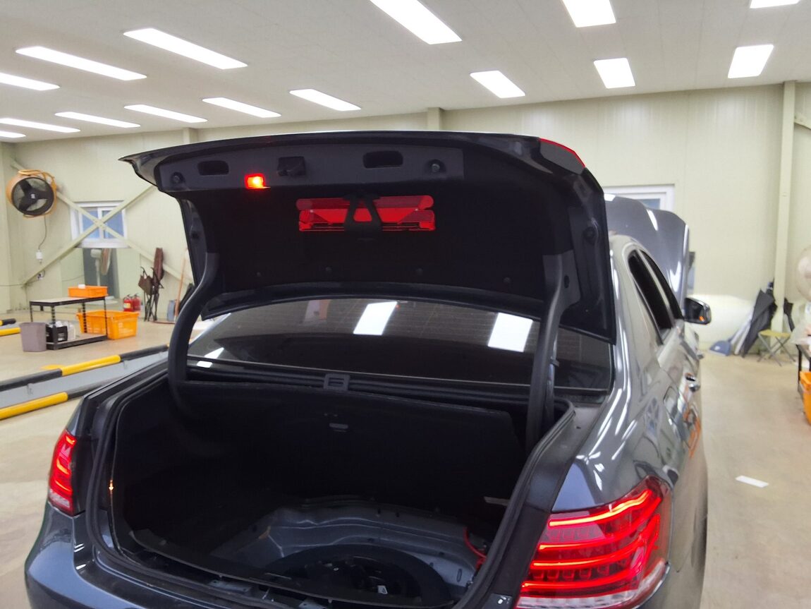 MERCEDES-BENZ E-CLASS (4TH GEN) E250 CDI 4MATIC 2014 - zdjęcie 16