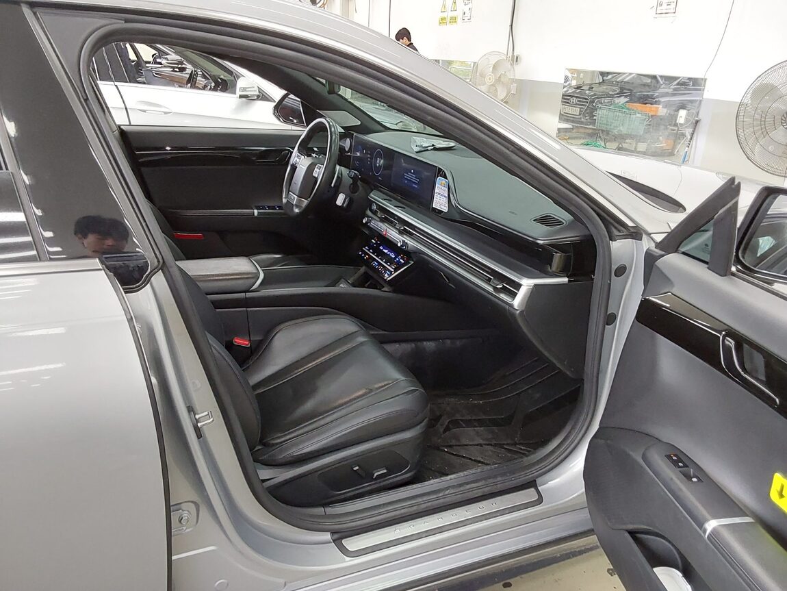 HYUNDAI THE ALL NEW GRANDEUR LPi 3.5 COMMERCIAL PREMIUM MODEL 2024 - zdjęcie 14