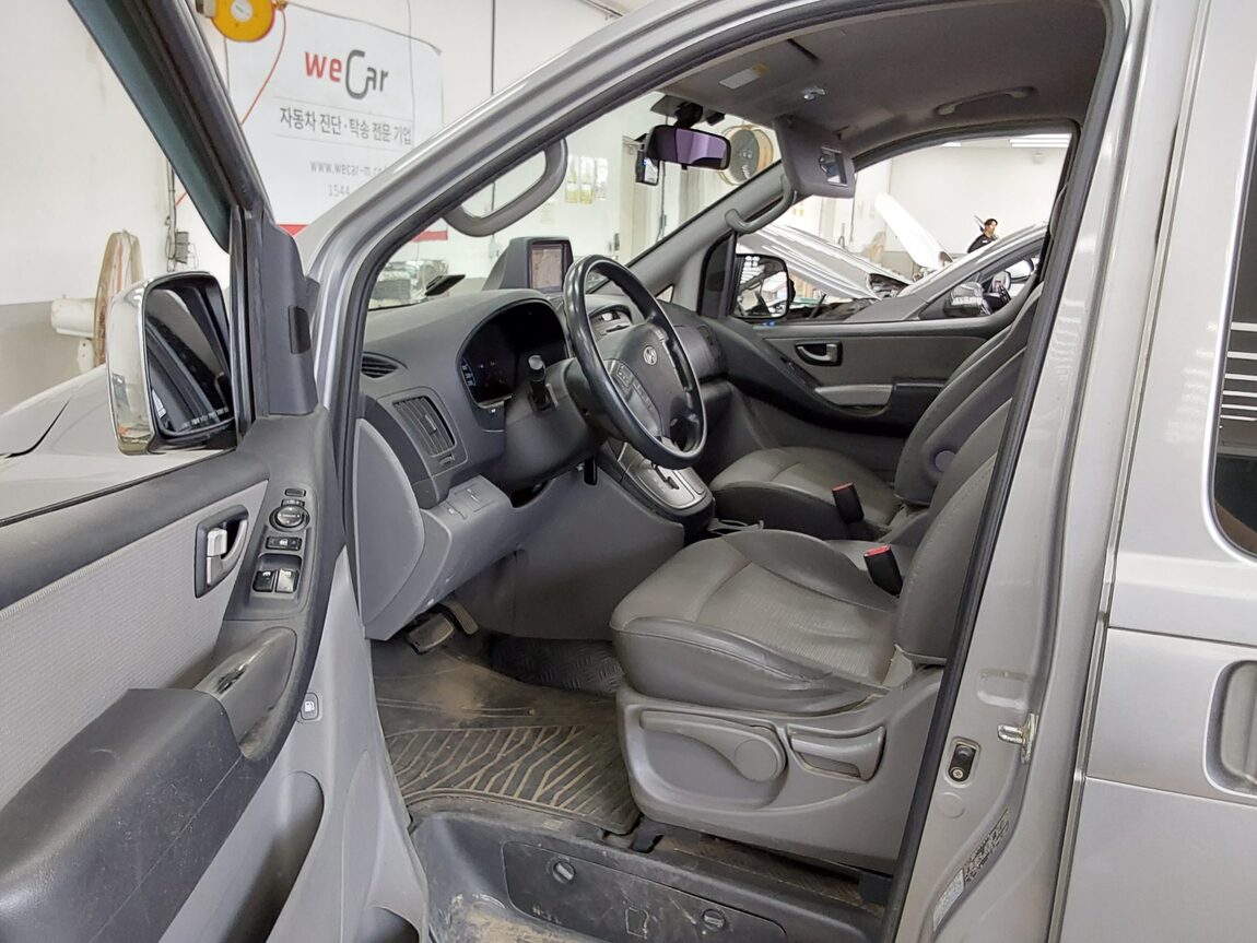HYUNDAI GRAND STAREX 11-SEATER DIESEL CVX LUXURY 2012 - zdjęcie 10