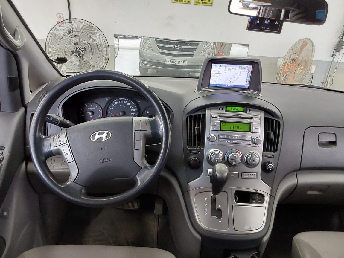 HYUNDAI GRAND STAREX 11-SEATER DIESEL CVX LUXURY 2012 - zdjęcie 11