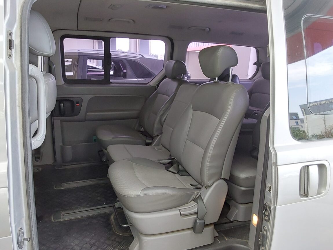 HYUNDAI GRAND STAREX 11-SEATER DIESEL CVX LUXURY 2012 - zdjęcie 12