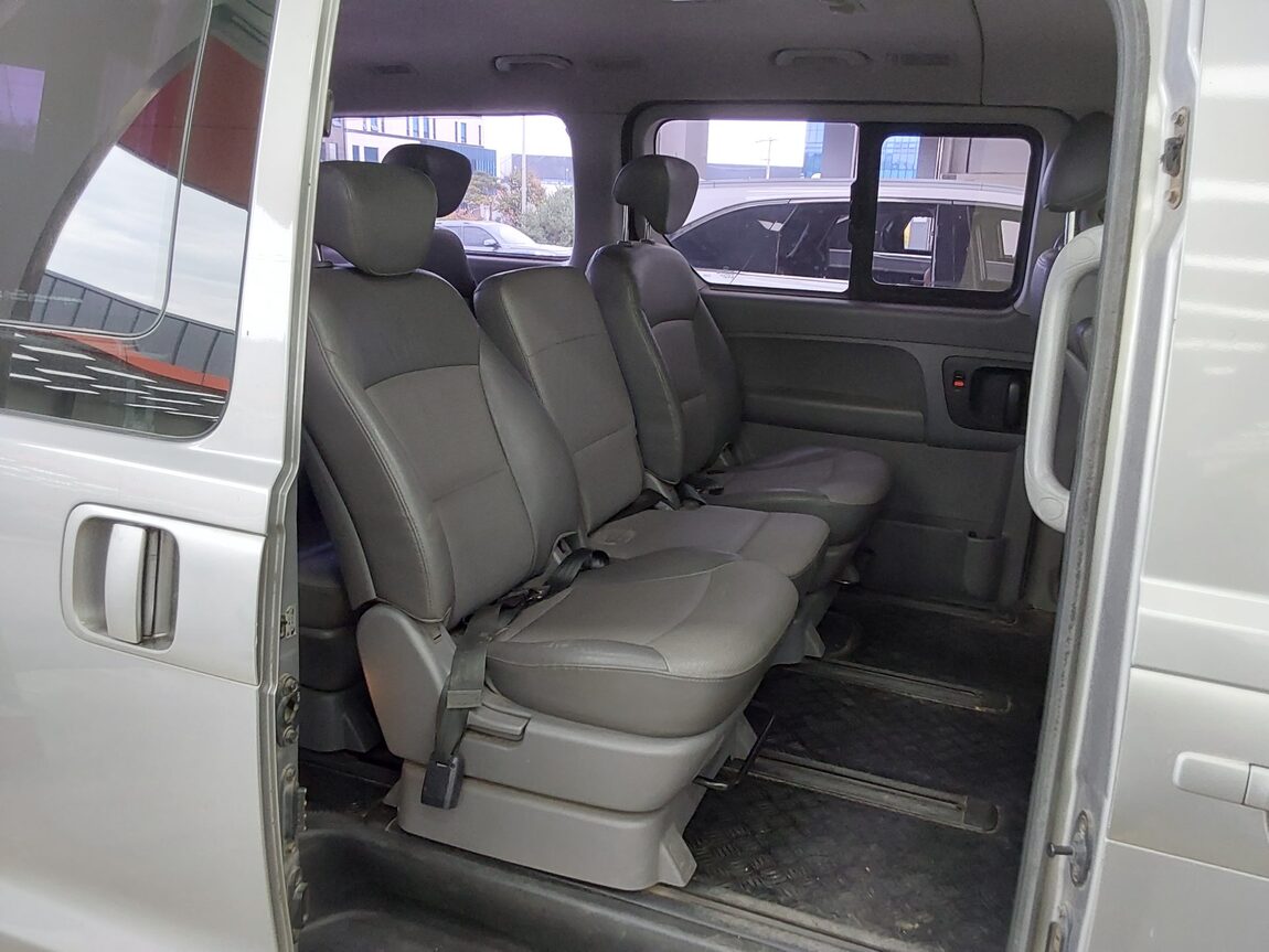 HYUNDAI GRAND STAREX 11-SEATER DIESEL CVX LUXURY 2012 - zdjęcie 13