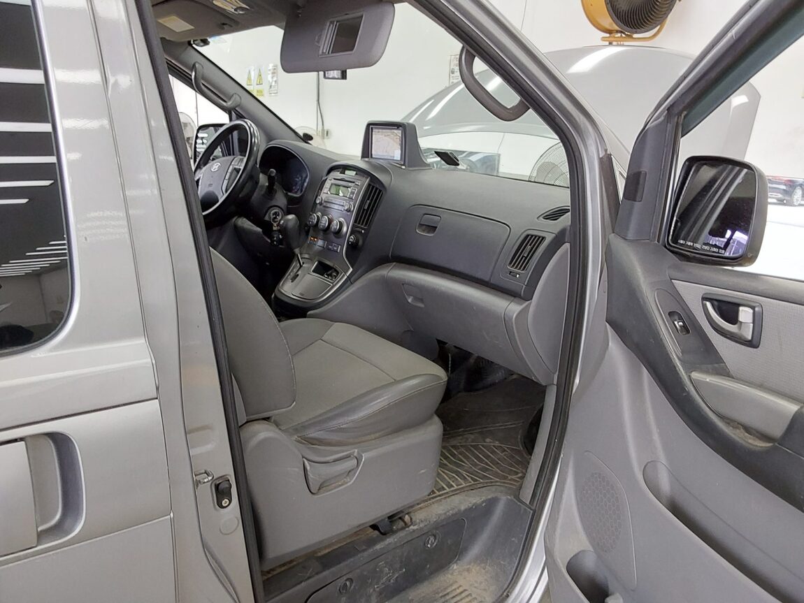 HYUNDAI GRAND STAREX 11-SEATER DIESEL CVX LUXURY 2012 - zdjęcie 14