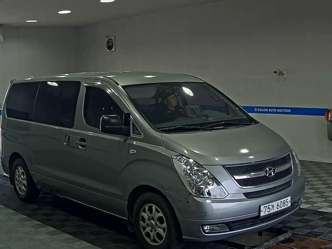 HYUNDAI GRAND STAREX 11-SEATER DIESEL CVX LUXURY 2012 - zdjęcie 3
