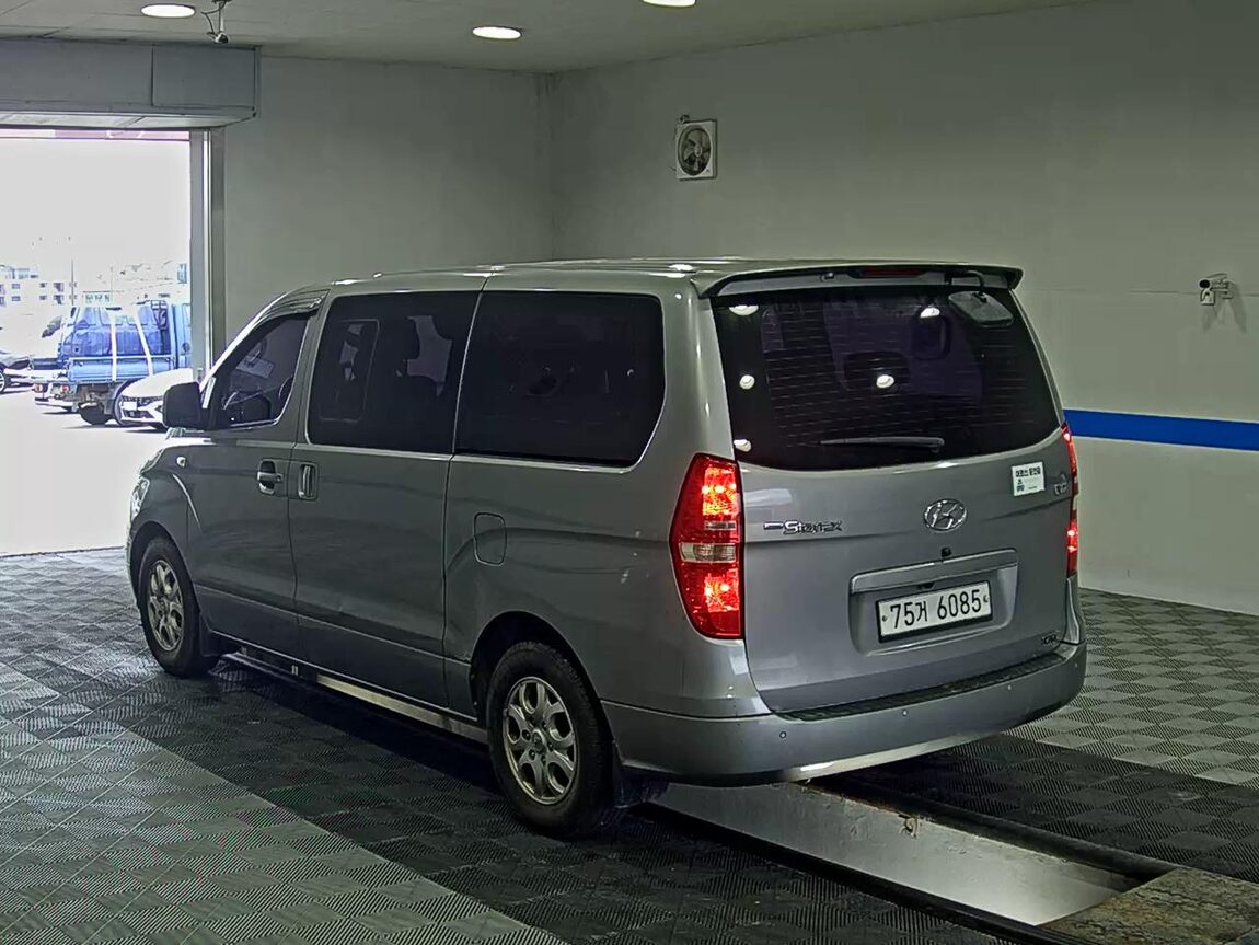 HYUNDAI GRAND STAREX 11-SEATER DIESEL CVX LUXURY 2012 - zdjęcie 6