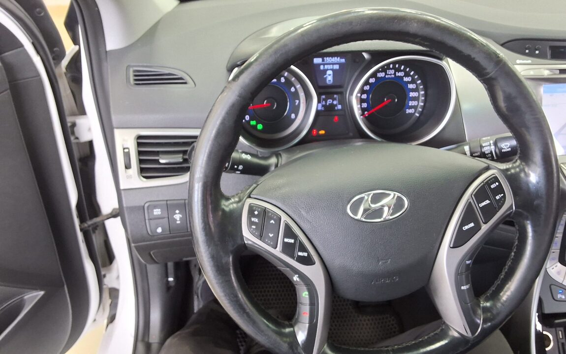 HYUNDAI AVANTE MD M16 GDi MODERN 2014 - zdjęcie 17