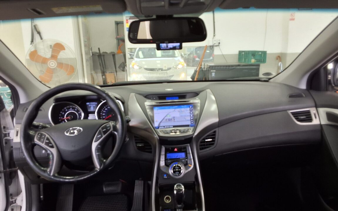 HYUNDAI AVANTE MD M16 GDi MODERN 2014 - zdjęcie 11