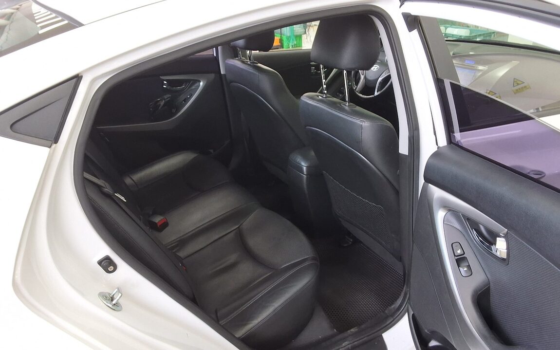 HYUNDAI AVANTE MD M16 GDi MODERN 2014 - zdjęcie 13