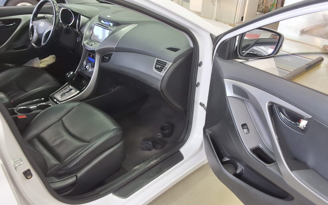HYUNDAI AVANTE MD M16 GDi MODERN 2014 - zdjęcie 14