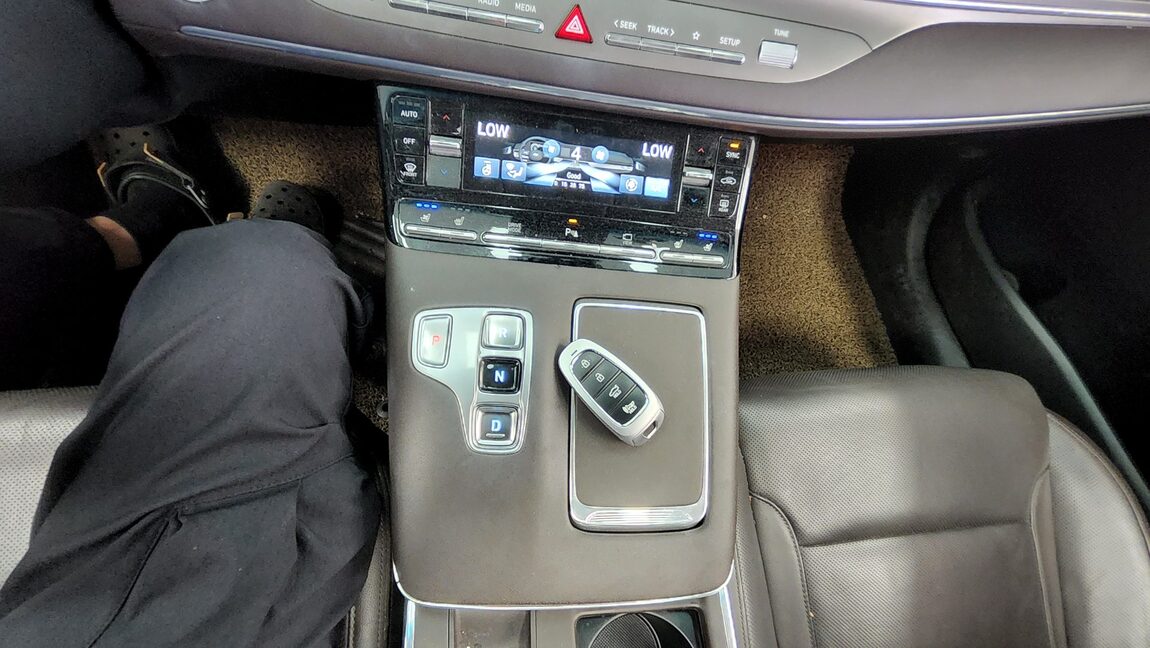 HYUNDAI THE NEW GRANDEUR IG GASOLINE 2.5 PREMIUM CHOICE 2020 - zdjęcie 21